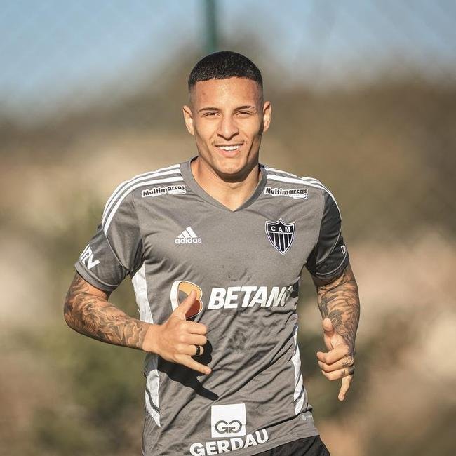 Nesta tera-feira (26), Cuca foi apresentado como treinador do Atltico - pela terceira vez na carreira. Primeiro, foi saudado pelo diretor de futebol Rodrigo Caetano e concedeu entrevista coletiva na sala de imprensa da Cidade do Galo. Depois, comandou o primeiro treino com o elenco no CT, j pensando no confronto contra o Internacional, pelo Campeonato Brasileiro.