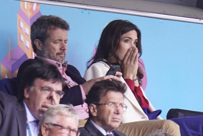 Reação de companheiros, esposa, adversários e torcedores após queda de Eriksen