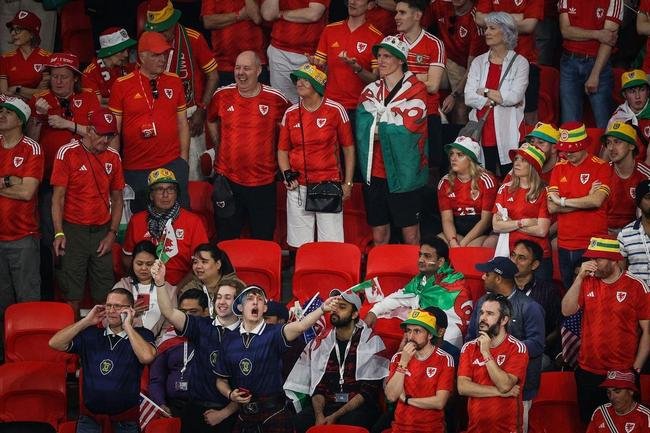 Fotos dos torcedores de Estados Unidos e Pas de Gales durante jogo pelo Grupo B da Copa do Mundo