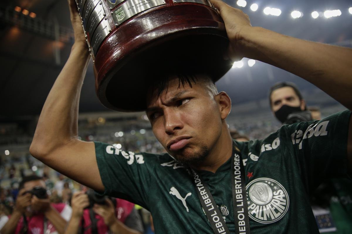 Festa do Palmeiras no Maracanã com a conquista do bicampeonato da Copa Libertadores sobre o Santos. Verdão venceu a decisão por 1 a 0 com gol do atacante Breno Lopes aos 53 do segundo tempo (AFP / Mauro Pimentel / Ricardo Moraes / Silvia Izquierdo)