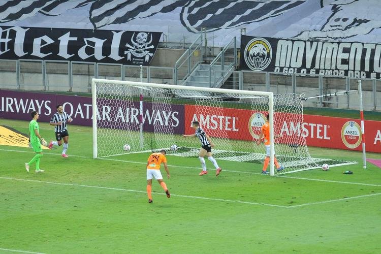 Savarino abriu o placar para o Atltico aos 28 minutos do primeiro tempo