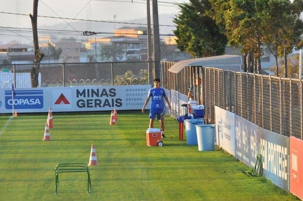Cruzeiro iniciou sua intertemporada nesta segunda-feira na Toca da Raposa II. Tcnico Mano Menezes contou com elenco completo. Grupo agora comea preparao para decises com Atltico na Copa do Brasil, River Plate na Copa Libertadores e 29 rodadas restantes do Campeonato Brasileiro