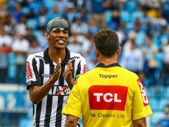 Imagens do empate entre Avaí e Atlético, na Ressacada