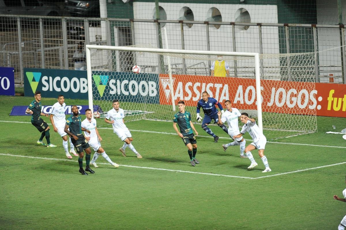 Fotos da vitria da Caldense sobre o Amrica, por 1 a 0, no Independncia, em Belo Horizonte, pela quarta rodada do Campeonato Mineiro de 2021. Atacante Amarildo marcou o nico gol da partida,