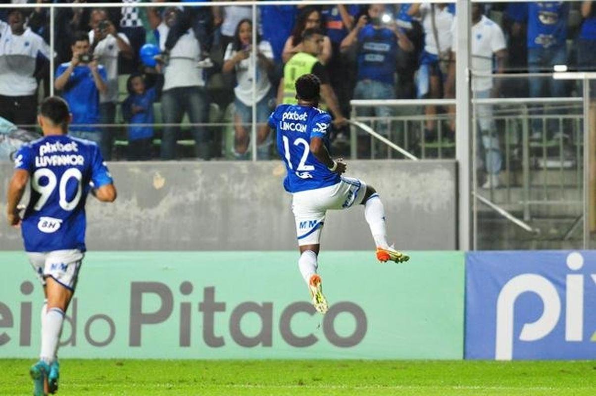 O Cruzeiro goleou o Nutico por 4 a 0 no Independncia, em Belo Horizonte, na 26 rodada da Srie B