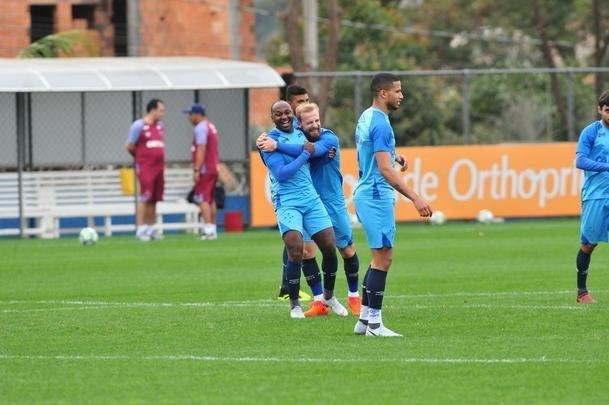 Cruzeiro iniciou preparao para clssico contra o Atltico com reservas em campo na Toca da Raposa II