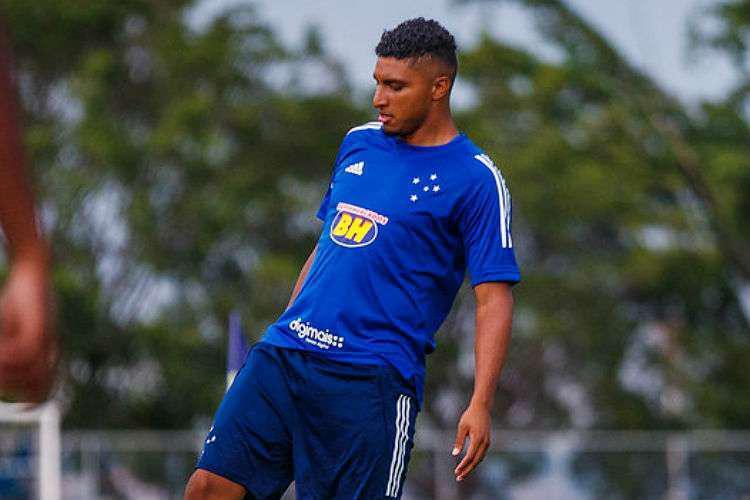 Éderson (volante) - Revelado pelo Cruzeiro em 2018, deixou o clube celeste pelas portas dos fundos após conseguir rescisão contratual na Justiça. Ele chegou ao Fortaleza em 2021.