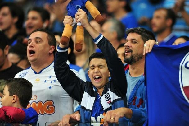 Cruzeiro fez o dever de casa e venceu o Furaco por 2 a 1