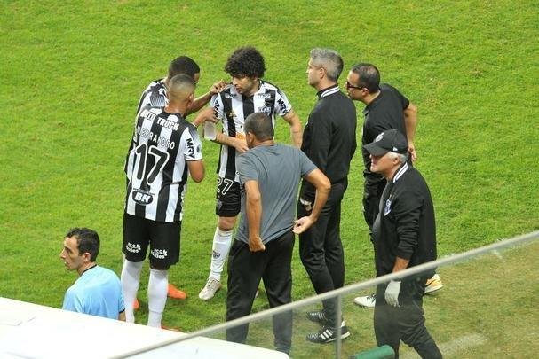 Depois de vitria do Atltico por 1 a 0 no tempo normal, Victor pegou trs pnaltis do Unin La Calera e levou o time alvinegro s oitavas de final da Sul-Americana