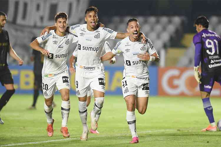 Em Noite Infeliz De Messias Santos Bate Ceara E Vence Primeira Na Serie A Superesportes