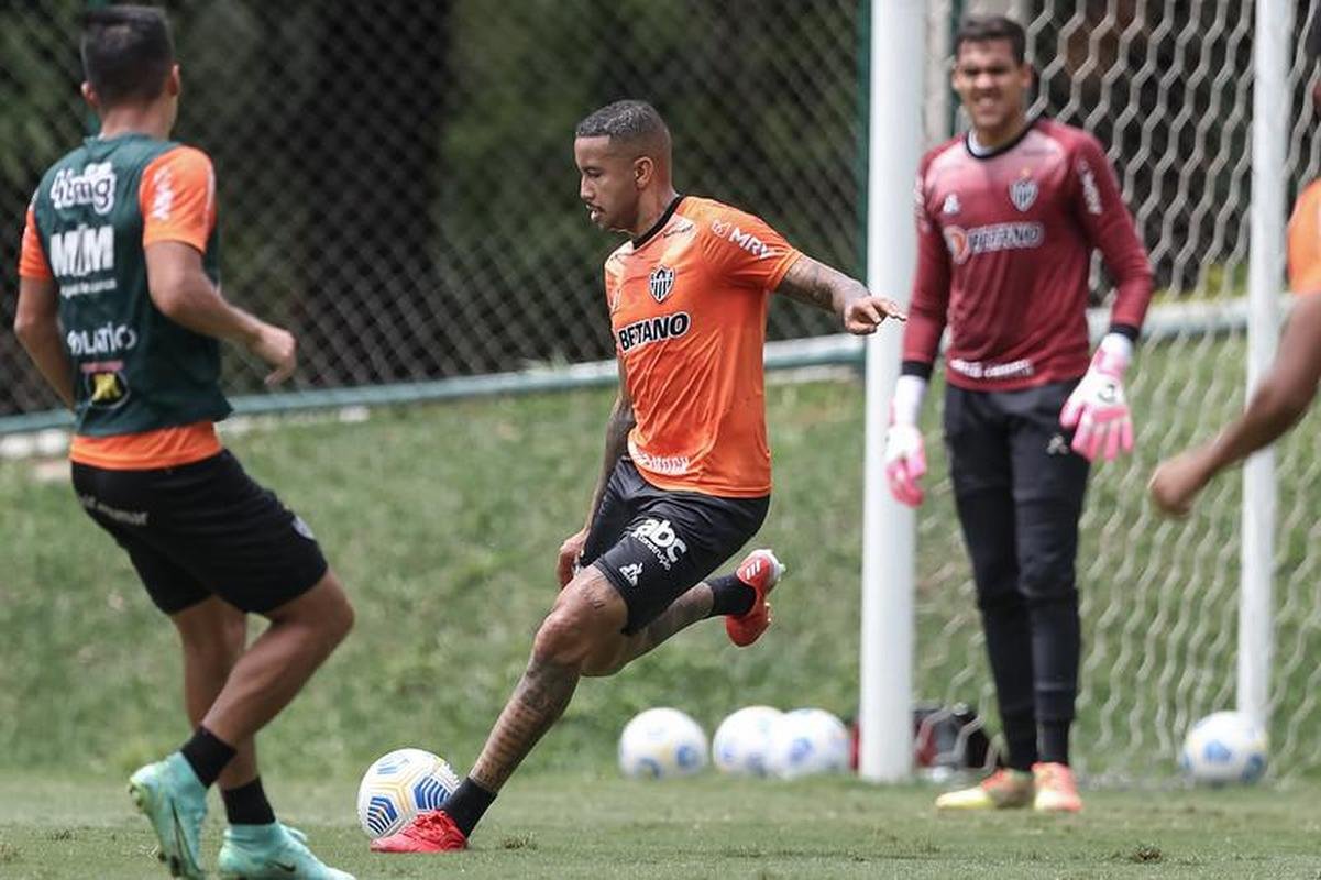 Galo treinou em preparao para o jogo contra o Fortaleza 