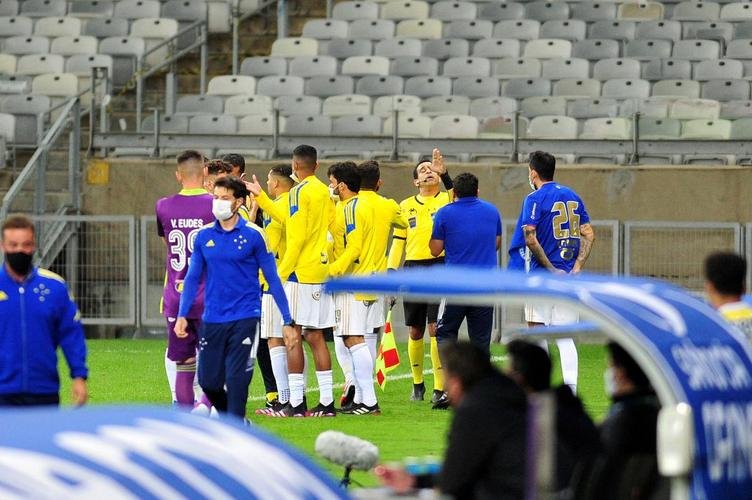 Pictures of the match Cruzeiro and Vasco in Mounir
