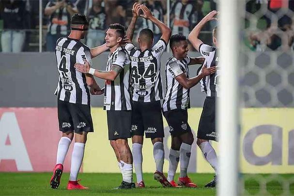 05/05/2019 - Com três vitórias nas três primeiras rodadas, o Atlético alcançou a liderança do Campeonato Brasileiro em 5 de maio. Dias depois, porém, a derrota para o Palmeiras em pleno Mineirão fez o time perder a primeira colocação. Apesar disso, o momento era bom e dava moral a Rodrigo Santana.
