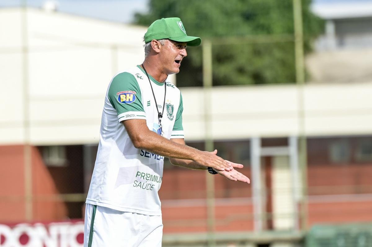 O grupo principal do Amrica, que encerrou a disputa da Srie B no dia 29 de janeiro, se reapresentou na tarde desta segunda-feira (15), no CT Lanna Drumond, em Belo Horizonte. Sob superviso do tcnico Lisca, os atletas treinaram e deram incio  pr-temporada 2021.