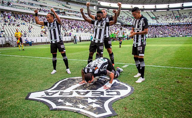 Vina comemora gol marcado em vitória do Ceará sobre o Fluminense