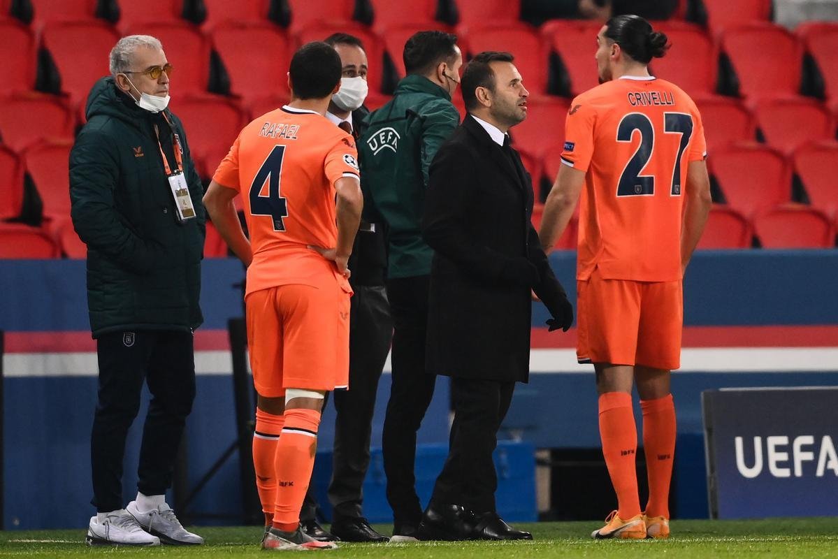 Jogadores de PSG e Basaksehir abandonam jogo aps acusao de ofensa racista 