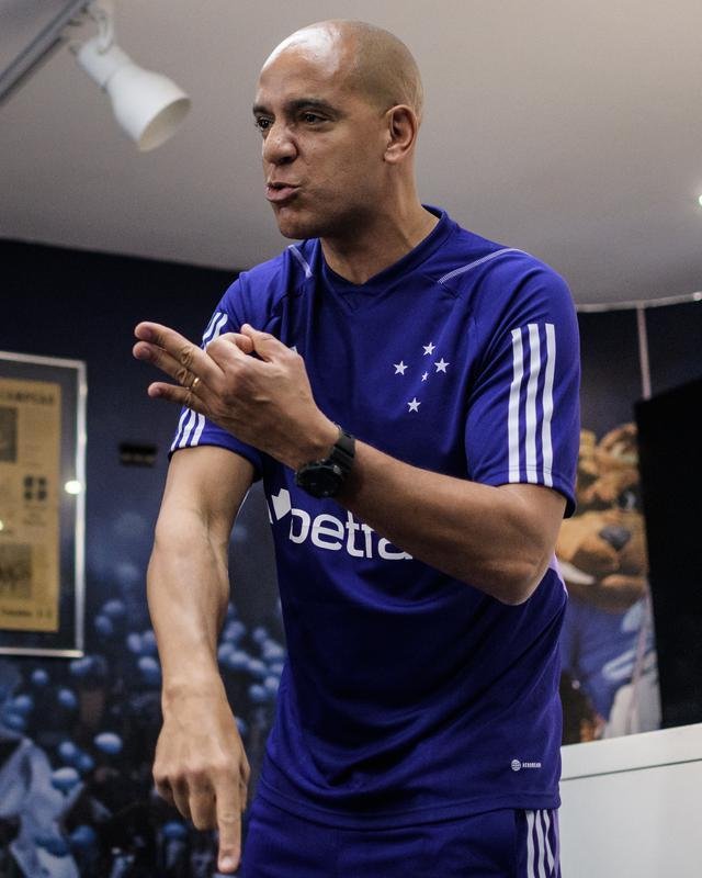 Fotos do primeiro treino do tcnico portugus Pepa no Cruzeiro